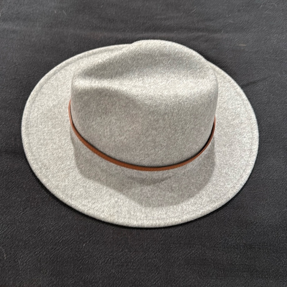 Grey hat with removable belt